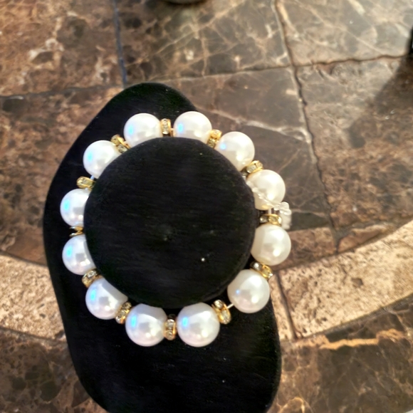 2 Faux Stretchy Pearl Bracelet with gold rhinestone separators NWT - Picture 2 of 4